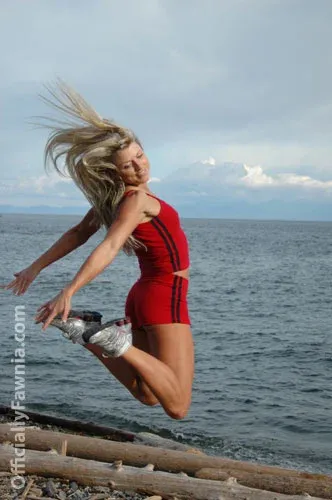 Fawnia training during a fitness photoshoot (photo 22)
